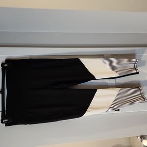 Xersion, 7/8 ankle legging. Black/white/stripes. L